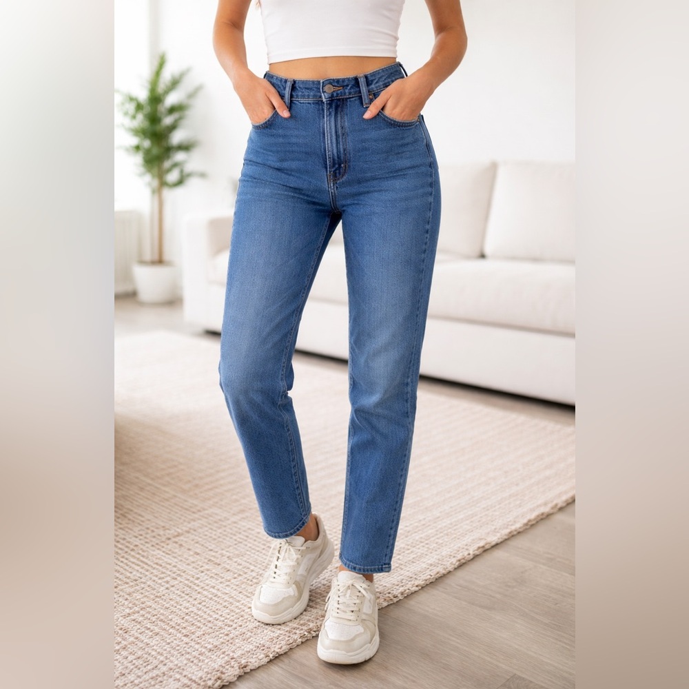 Aeropostale Mom Jeans – Medium Wash Denim, Size 2R, NWT